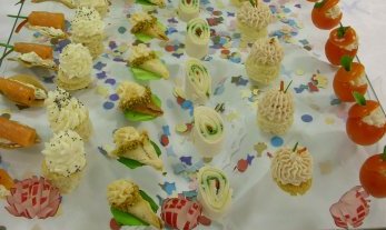 selezione di finger food per l'aperitivo