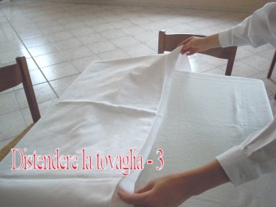 distendere la tovaglia